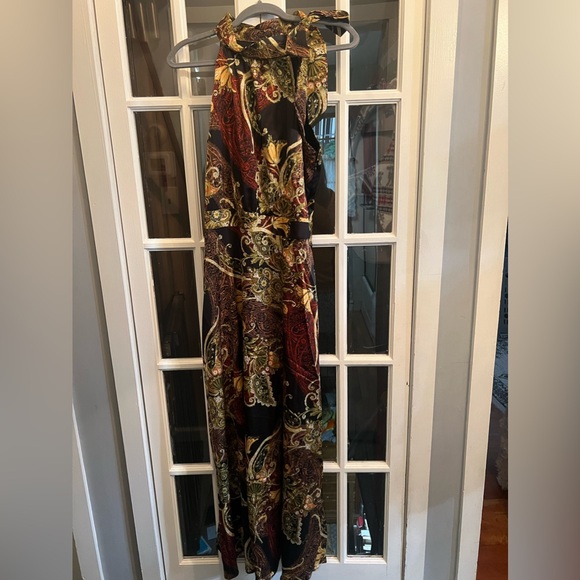 NWT-TAHARI Halter Side Tie Neck
Paisley Maxi Dress, Size 10 - Picture 2 of 11